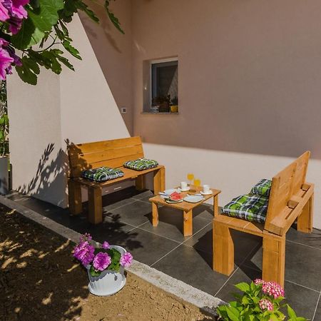 Lovely Apartment M&K In Peaceful Area - Задар Екстер'єр фото